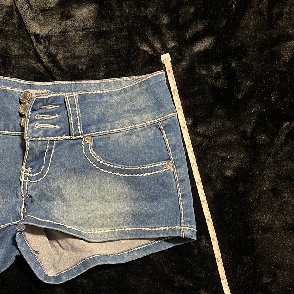 GOGO Jeans Women's Blue Jean Shorts - Picture 4 of 4
